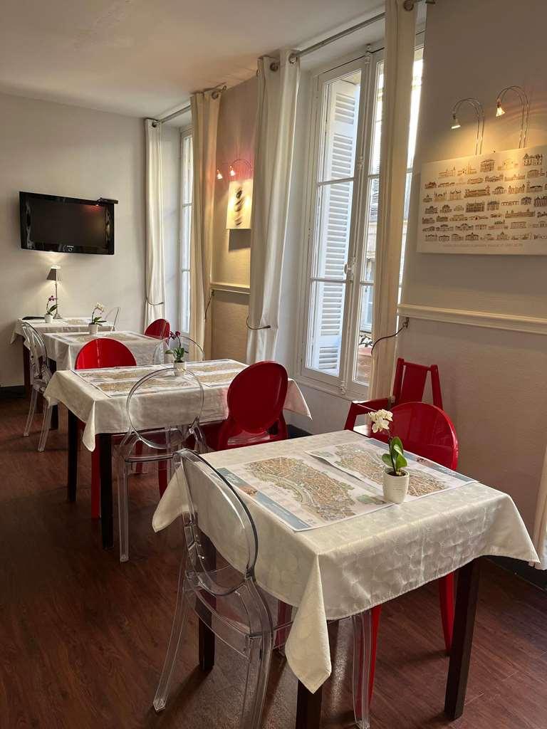 Brit Des Grands Hommes - Centre